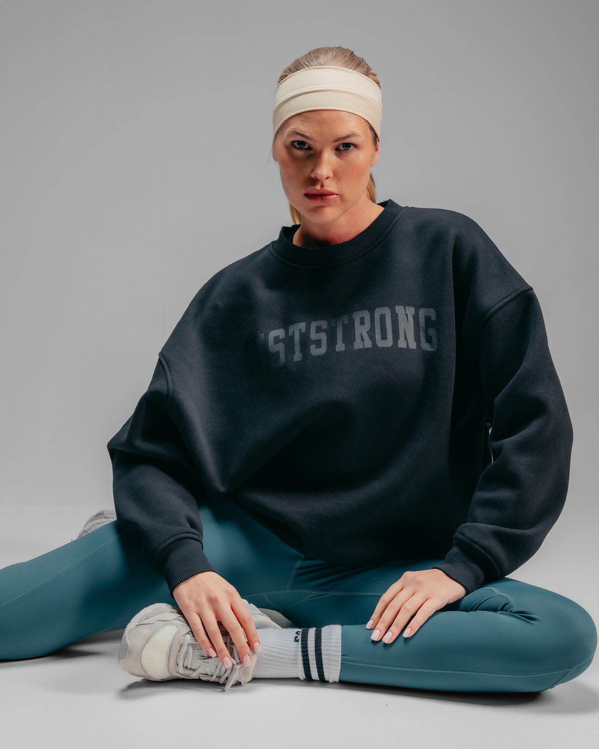 Essentials Oversized Crew - Black